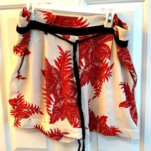 Women's Week& brand cinch waist shorts with pockets! Size Medium.